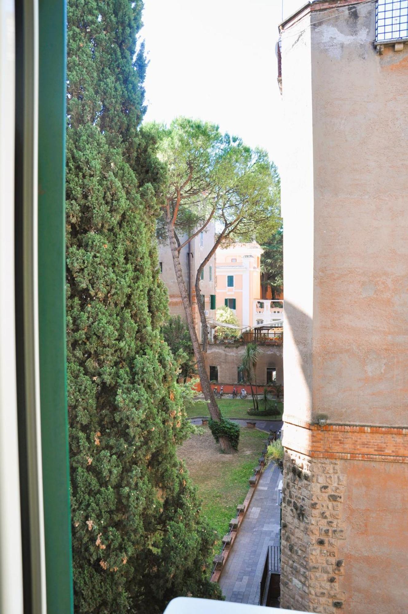 Orange Doria Al Vaticano *